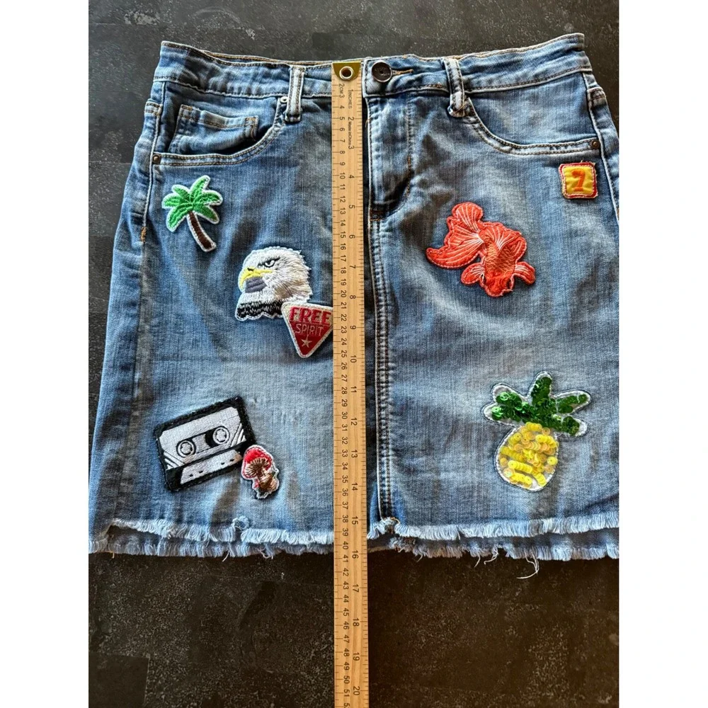 Rocks & Indigo Blue Denim Mini Skirt Icon Patches Size 2/25 Raw Hem Beach Skater